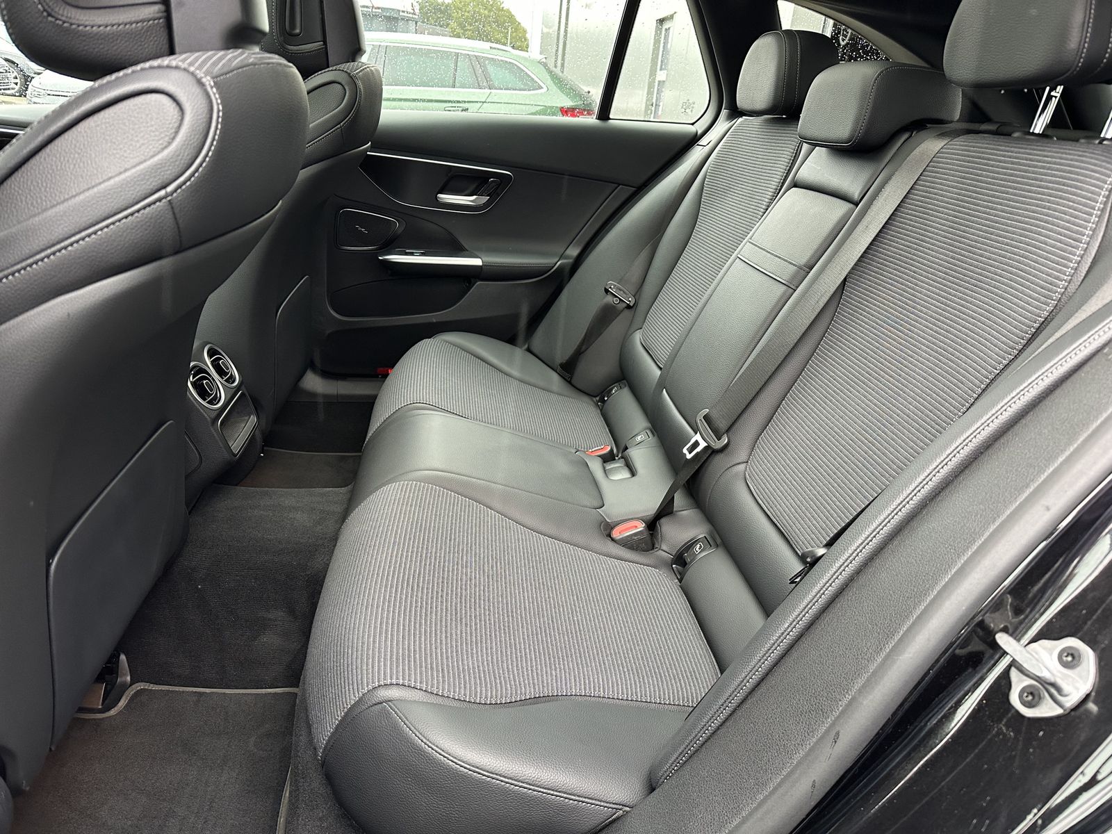 Fahrzeugabbildung Mercedes-Benz C 220d T Avantgarde NAV+LED+AHK+KAM+PANO+V-COCK