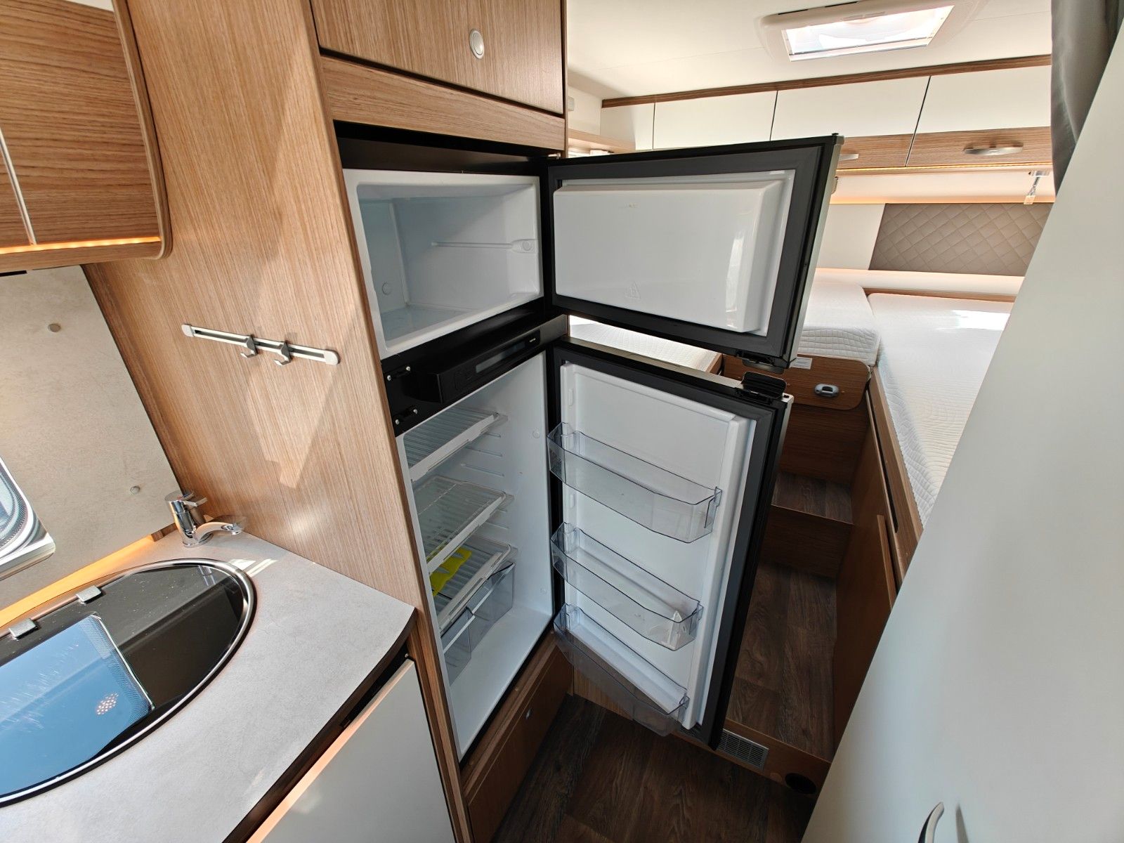Fahrzeugabbildung Carado T-337 - Autom. SAT, TV, 4m Markise, Kamera -