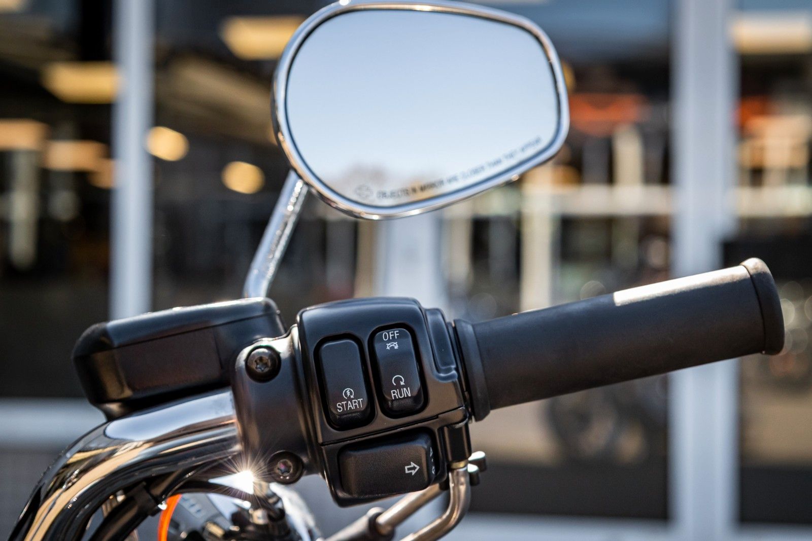 Fahrzeugabbildung Harley-Davidson XL883L SUPERLOW SPORTSTER - A2 TAUGLICH - FALCON