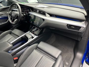 Audi Q8 e-tron - 11