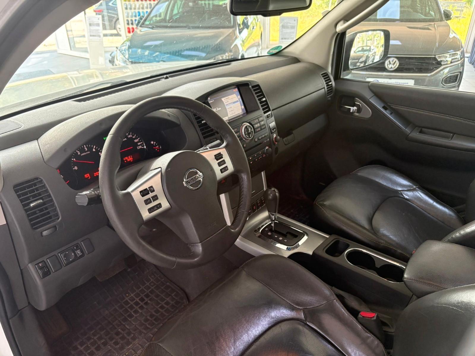 Nissan Navara Double cabine 3.0 231ch - Attelage - Régulateur - Ecran tactile - Sièges chauffants