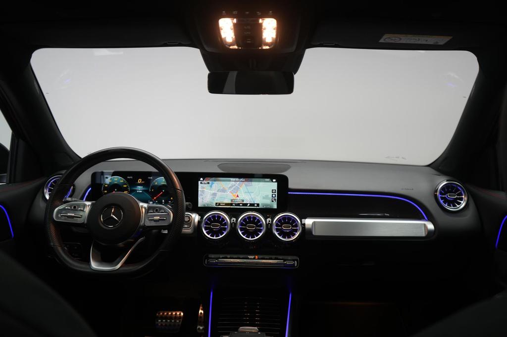 Mercedes-Benz GLB 220