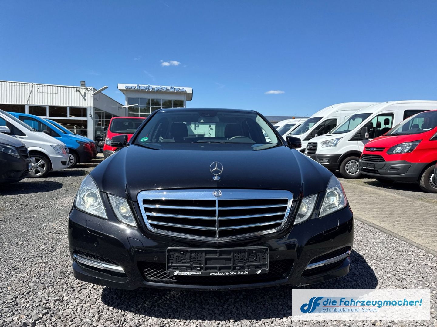 Fahrzeugabbildung Mercedes-Benz E 200 CGI BlueEfficiency Navi Bi-Xenon Kurvenlic