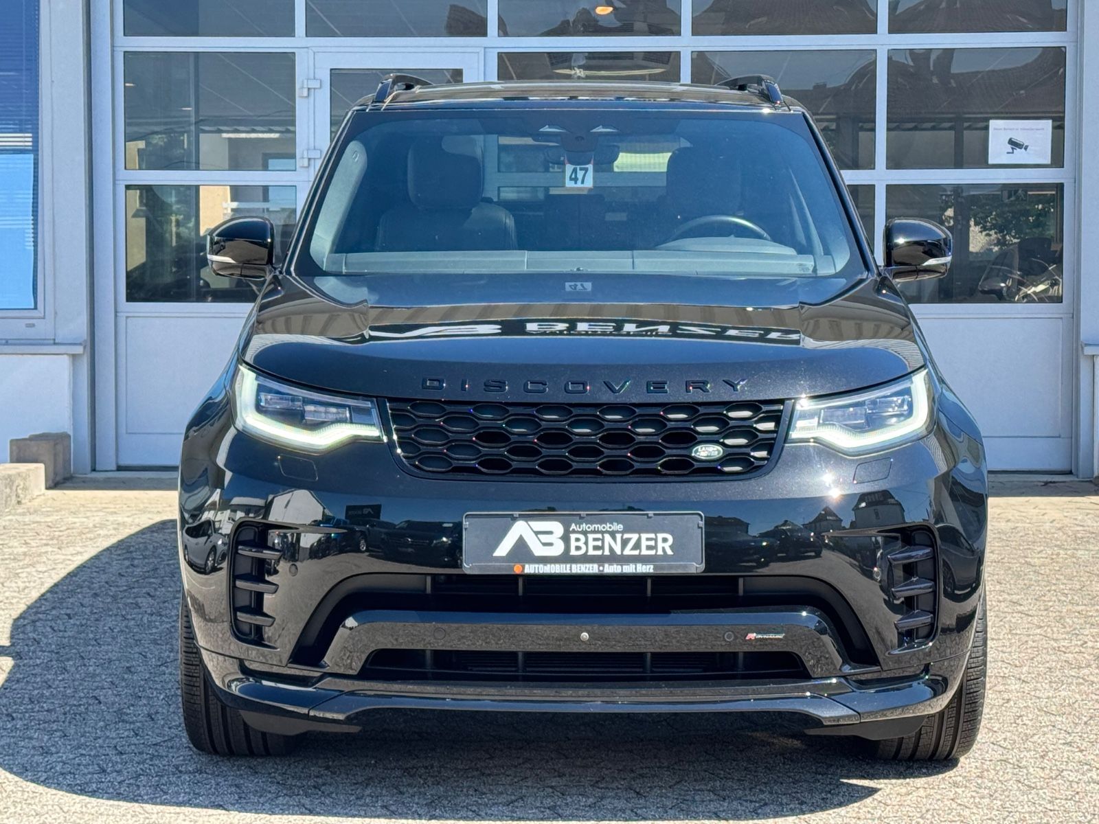 Fahrzeugabbildung Land Rover Discovery  R-Dynamic AWD/7-SITZER/360'°Cam/AHK