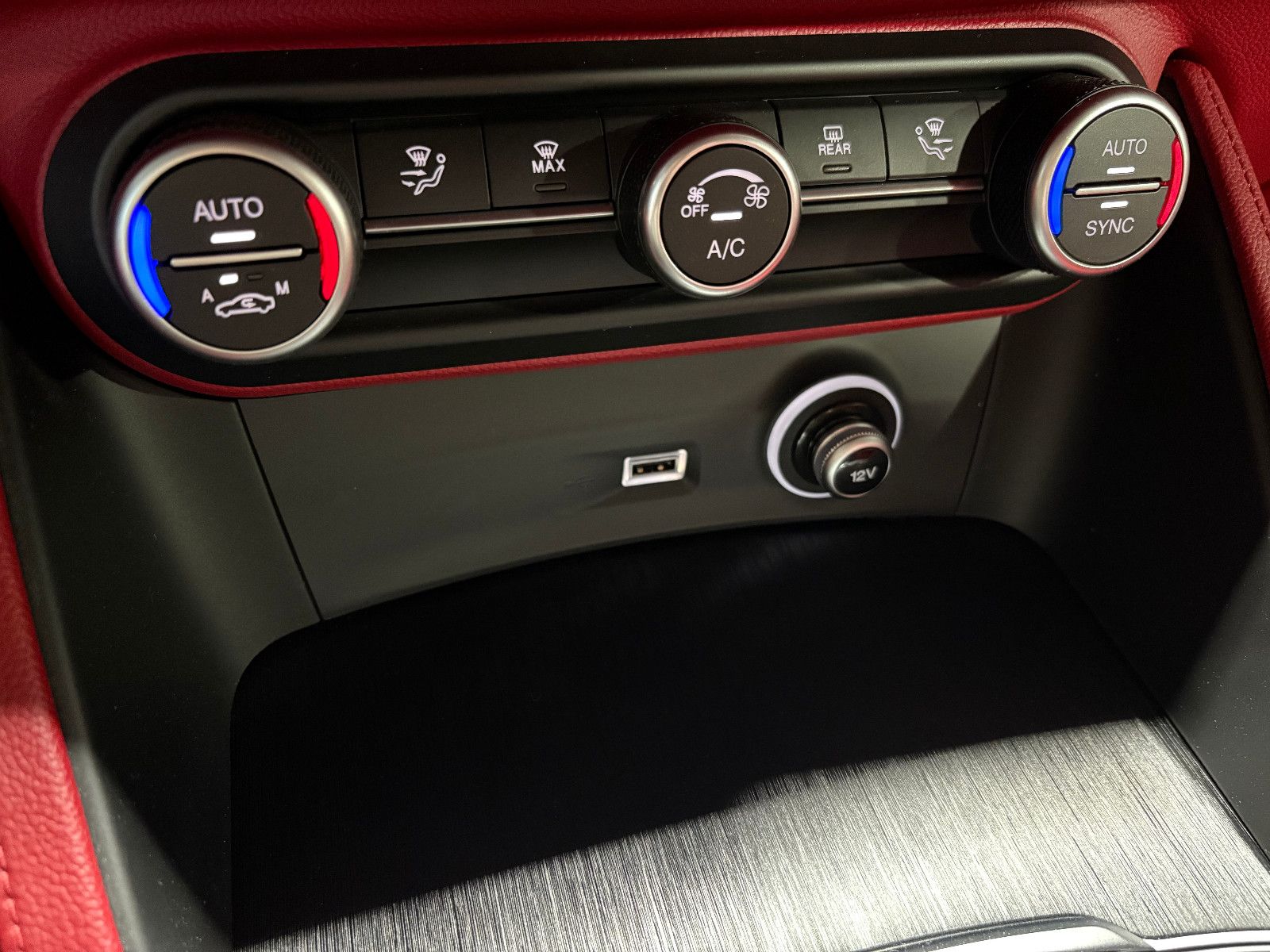 Fahrzeugabbildung Alfa Romeo Stelvio Super Q4/BI-XENON/PDC/AUTOMATIK/SPURHALT