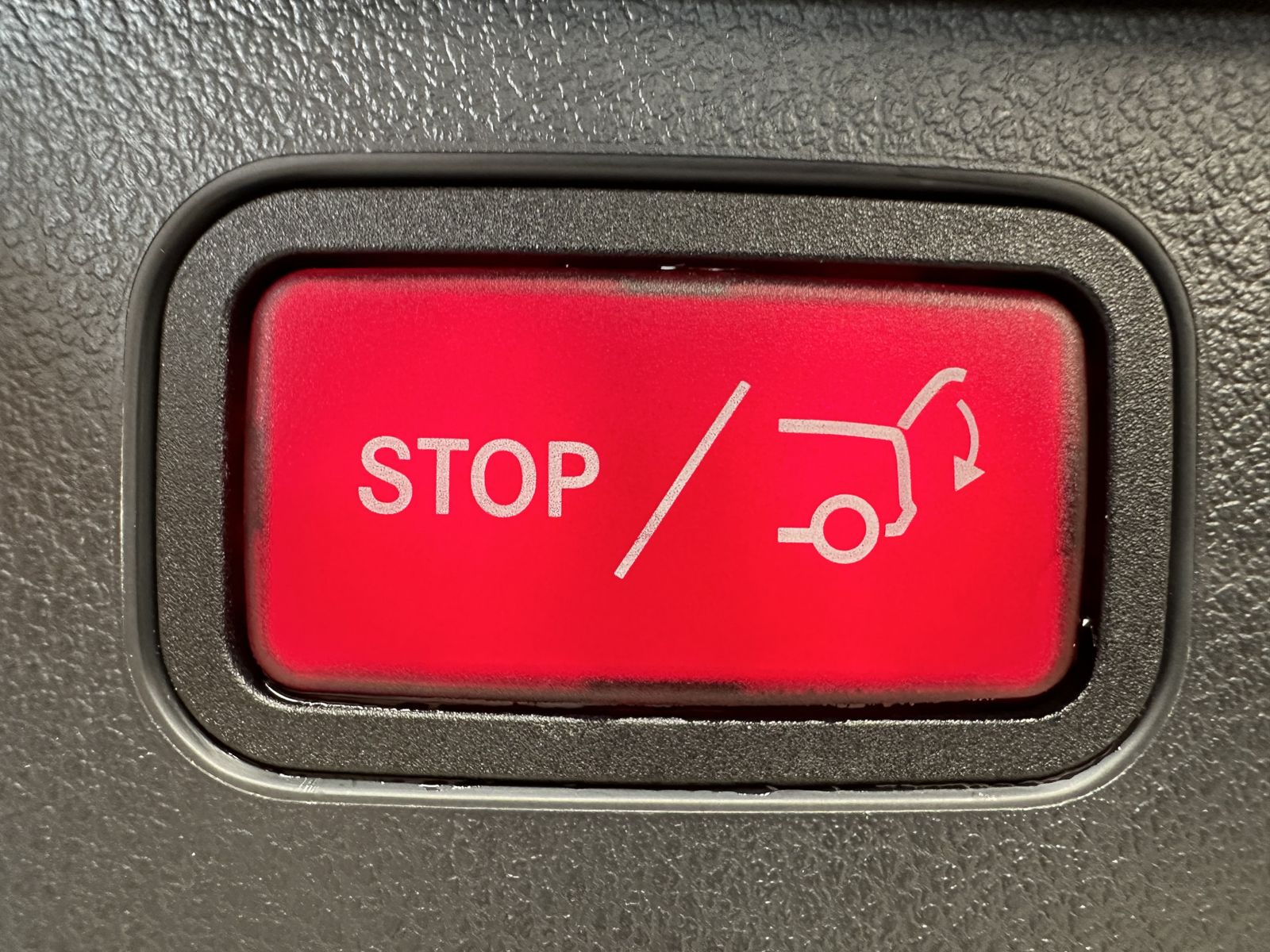 Fahrzeugabbildung Mercedes-Benz C 220d T Avantgarde NAV+LED+KAM+VCOCKPIT+CARPLAY