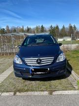 Mercedes-Benz B 150 - - blaue Mercedes-Benz B 150