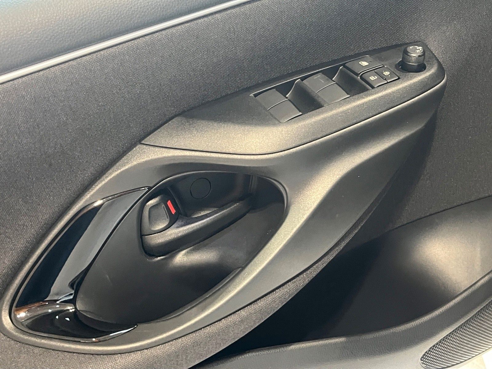 Fahrzeugabbildung Toyota Yaris Hybrid Teamplayer inkl. Rückfahrkamera