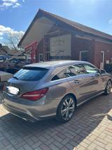 Mercedes-Benz CLA 180 Shooting Brake - - silberne Mercedes-Benz CLA 180 Shooting Brake