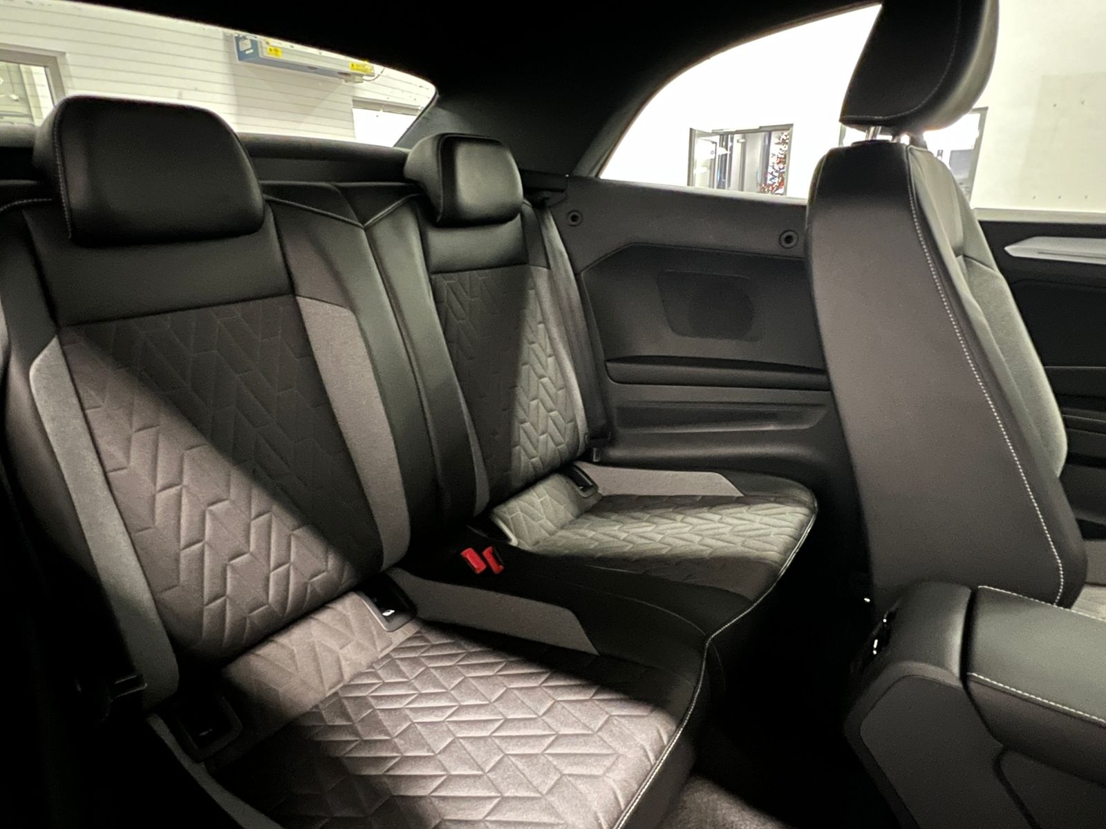 Fahrzeugabbildung Volkswagen T-Roc Cabriolet GOAL 1.5 TSI DSG *Navi, Sport-Pa