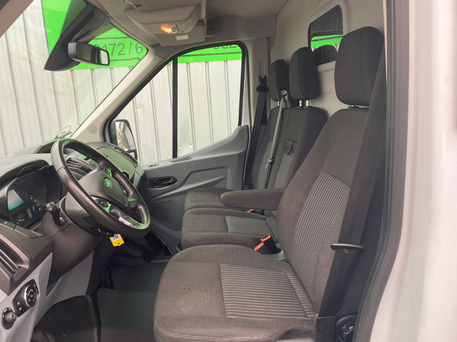 Fahrzeugabbildung Ford Transit Kasten 350 L2H2 Trend,AHK,Regale,STH,SHg