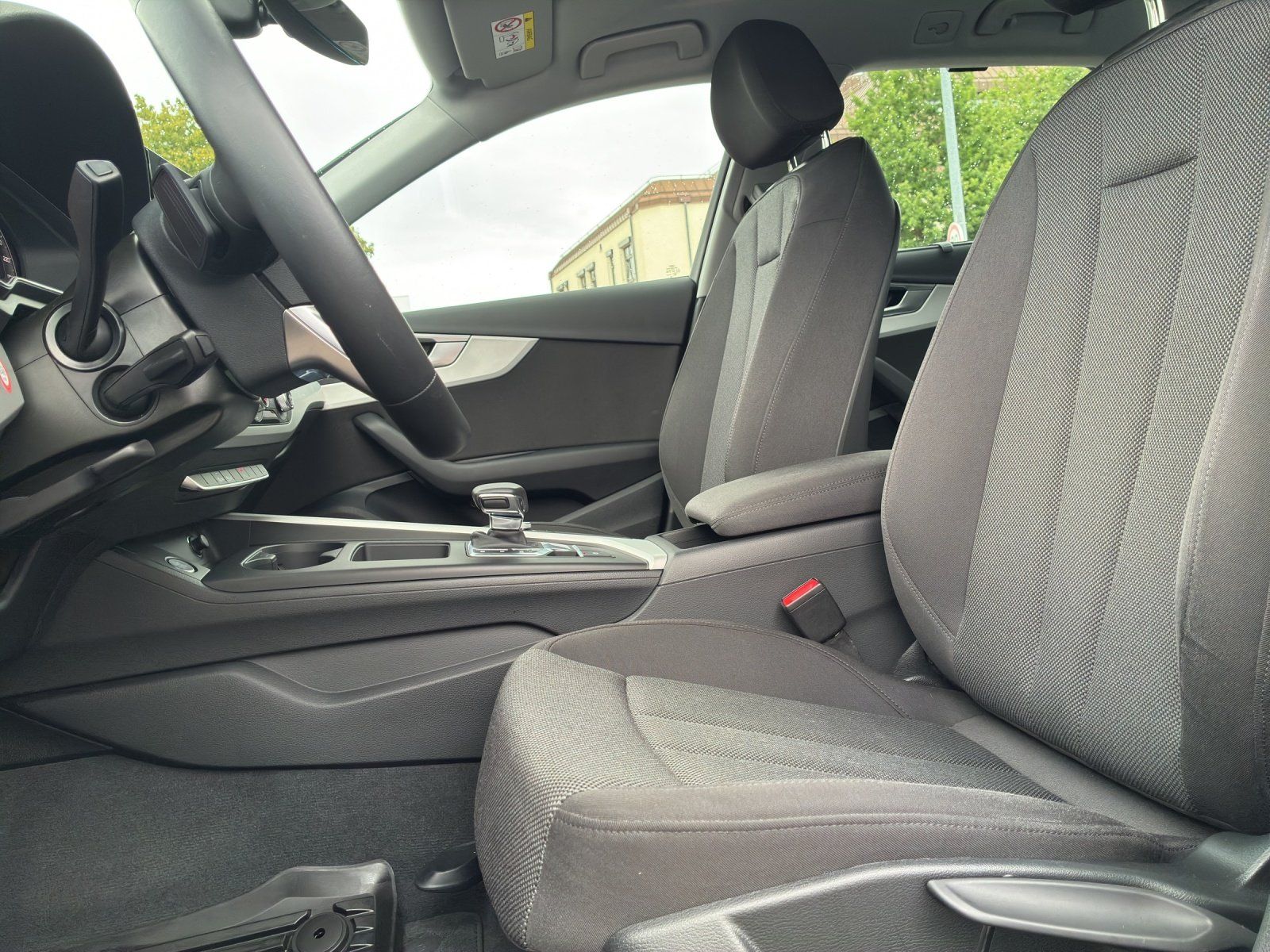 Fahrzeugabbildung Audi A4 Avant 35 2.0 TFSI advanced Kamera,Navi,SHZ,LM