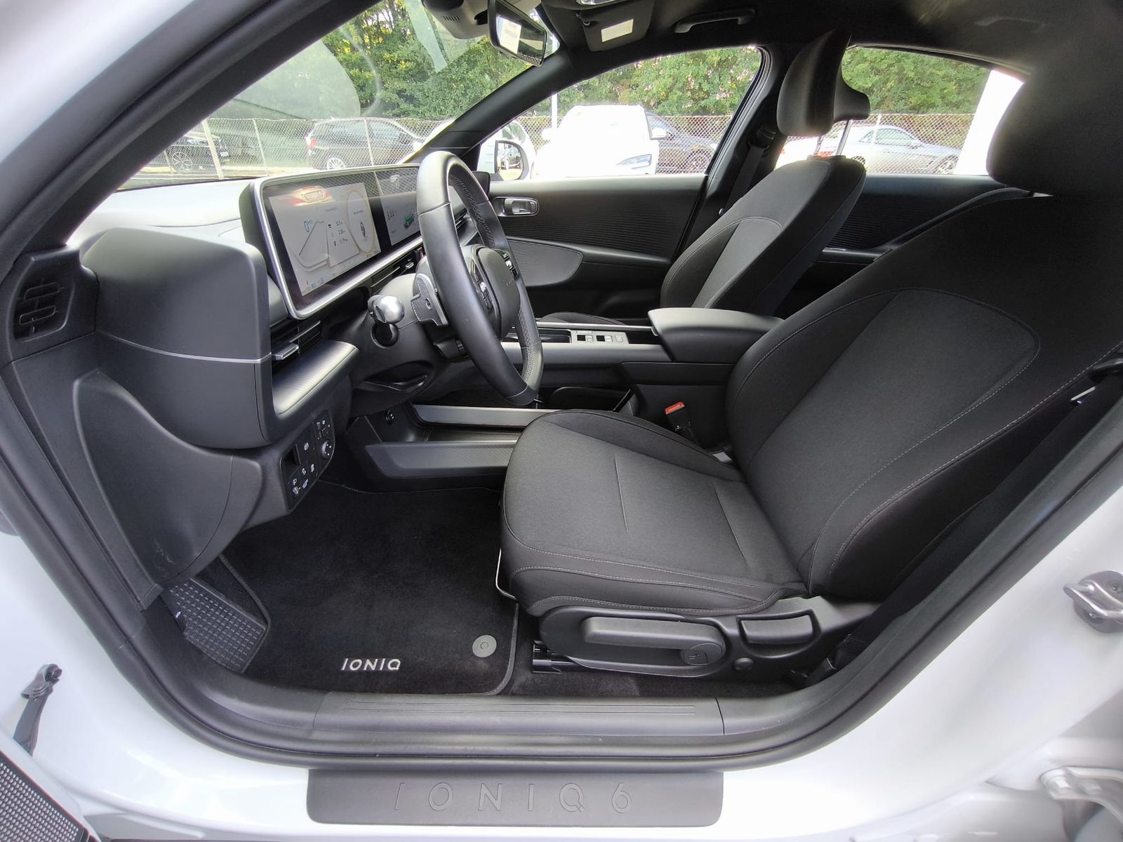 Fahrzeugabbildung Hyundai Ioniq 6 2WD NAVI+LED+SHZ+KAMERA+DAB+PDC+ACC+18"+