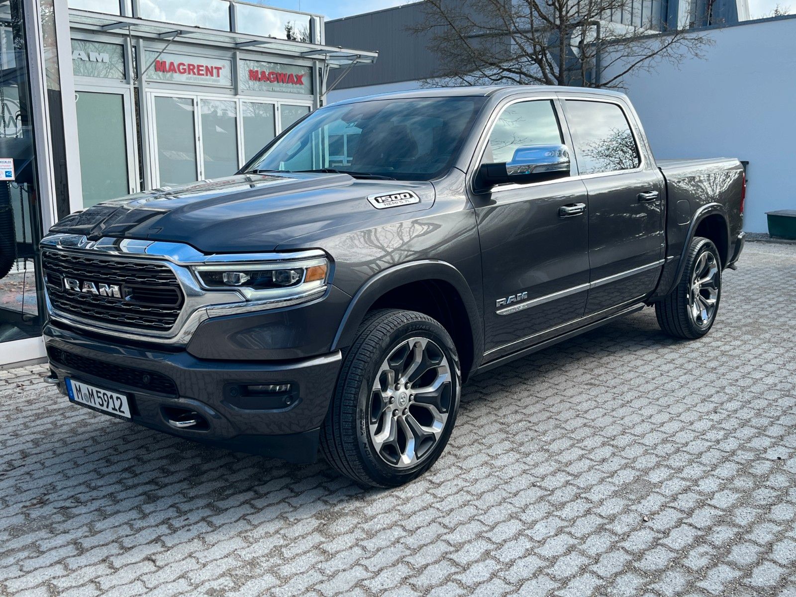 Fahrzeugabbildung Dodge RAM 1500 Limited *AHK*PANO*LPG*360°
