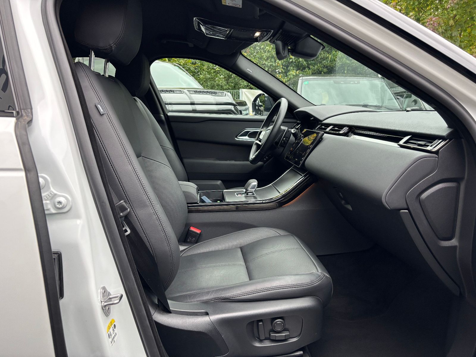 Fahrzeugabbildung Land Rover Range Rover Velar R-Dynamic/KAMERA/Design-Paket