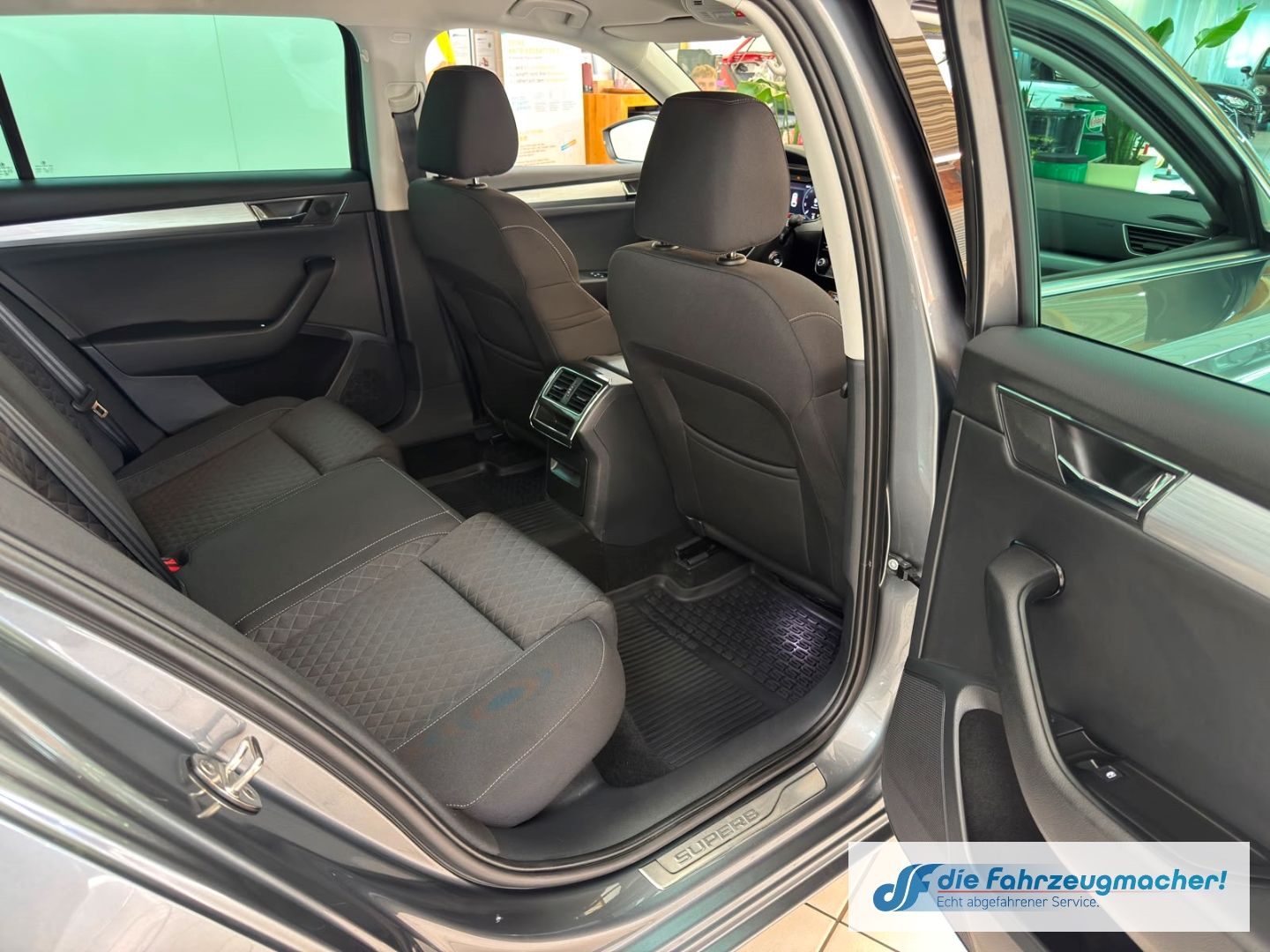 Fahrzeugabbildung SKODA Superb Combi Ambition Digitales Cockpit LED Sper