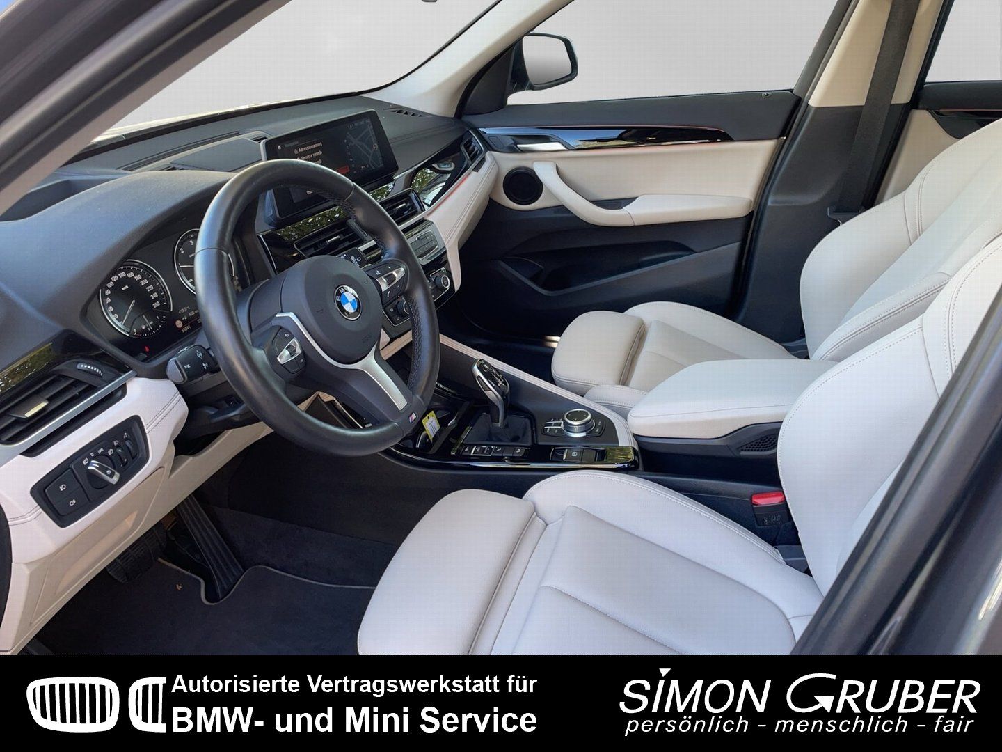 Fahrzeugabbildung BMW X1 xDrive20d Sport Line Navi+ HUD LED Kamera AHK