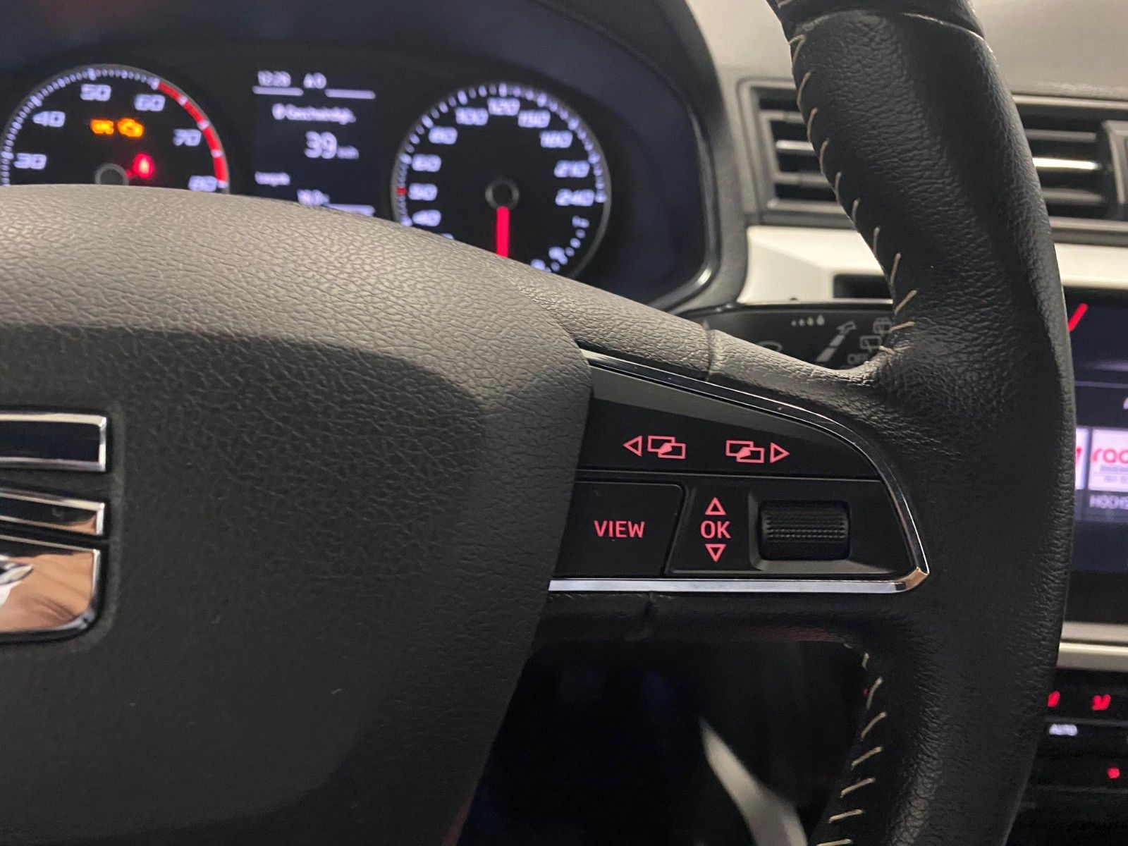 Fahrzeugabbildung SEAT Arona 1.0 TSI Start&Stop XCELLENCE+TEMPOMAT+PDC