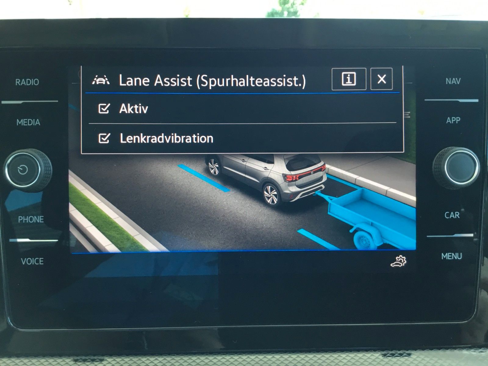 Fahrzeugabbildung Volkswagen T-Cross 1.0 TSI DSG Life+AHK+ACC+LED+17"+Kamera
