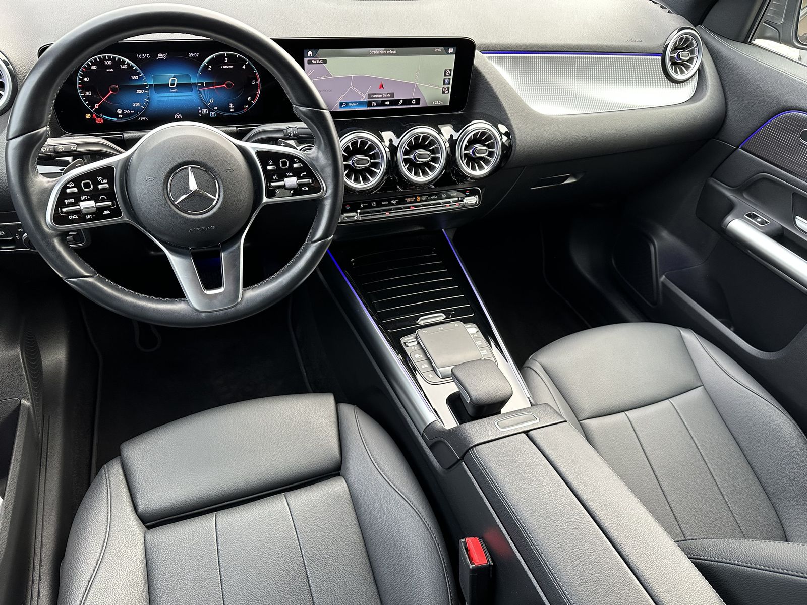 Fahrzeugabbildung Mercedes-Benz GLA 220d Progressive NAV+LED+KEYLESS+AHK+KAM+ACC