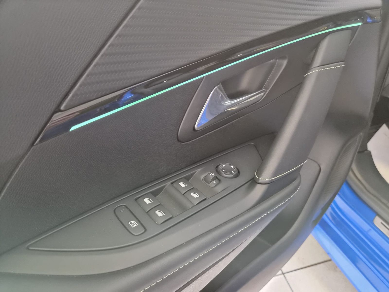 Fahrzeugabbildung Peugeot 208 GT / LED / NAVI / KAMERA / SCHECKHEFT