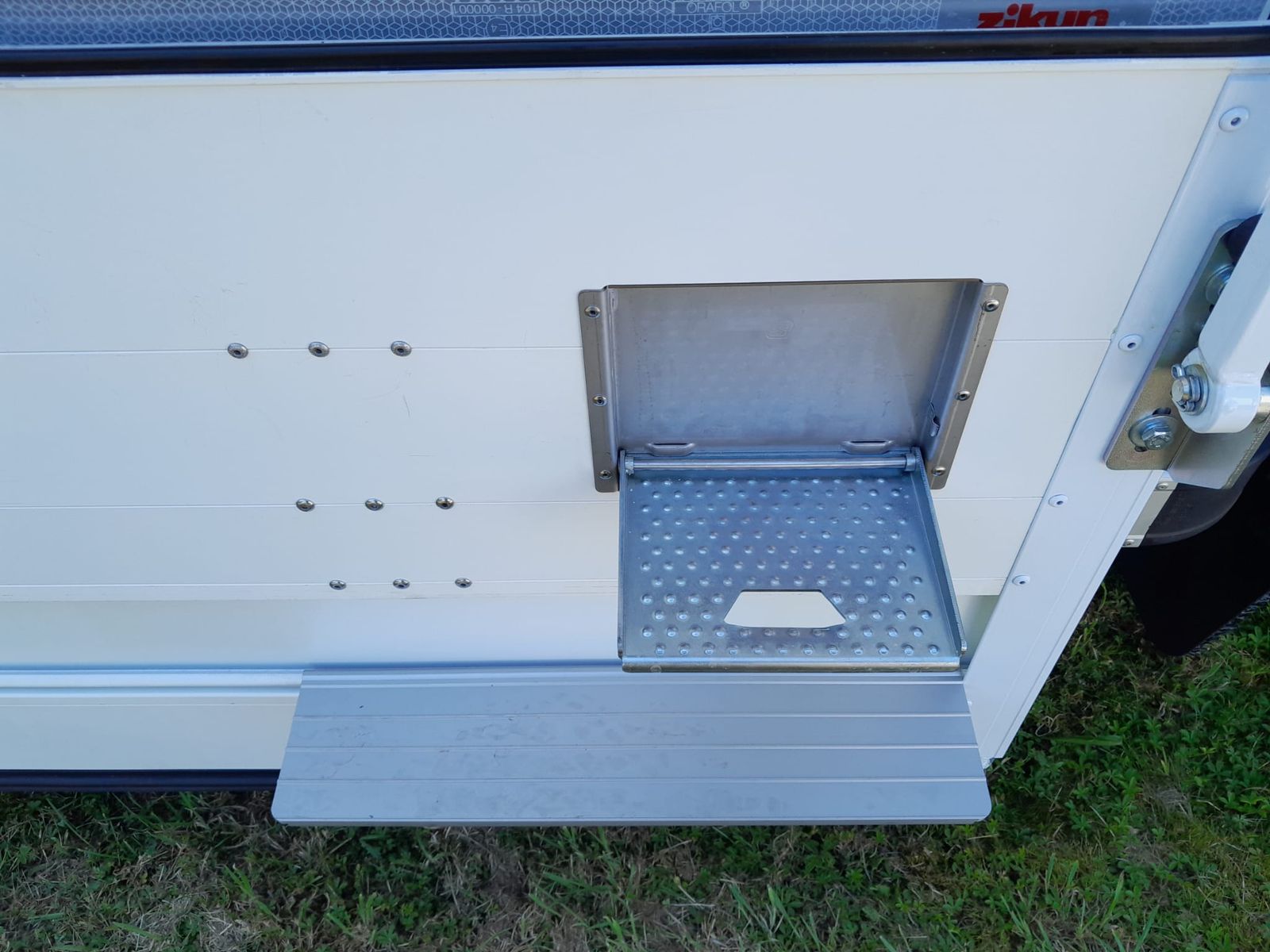 Fahrzeugabbildung DAF FA XB 290 16t Swing-Board-Aufbau
