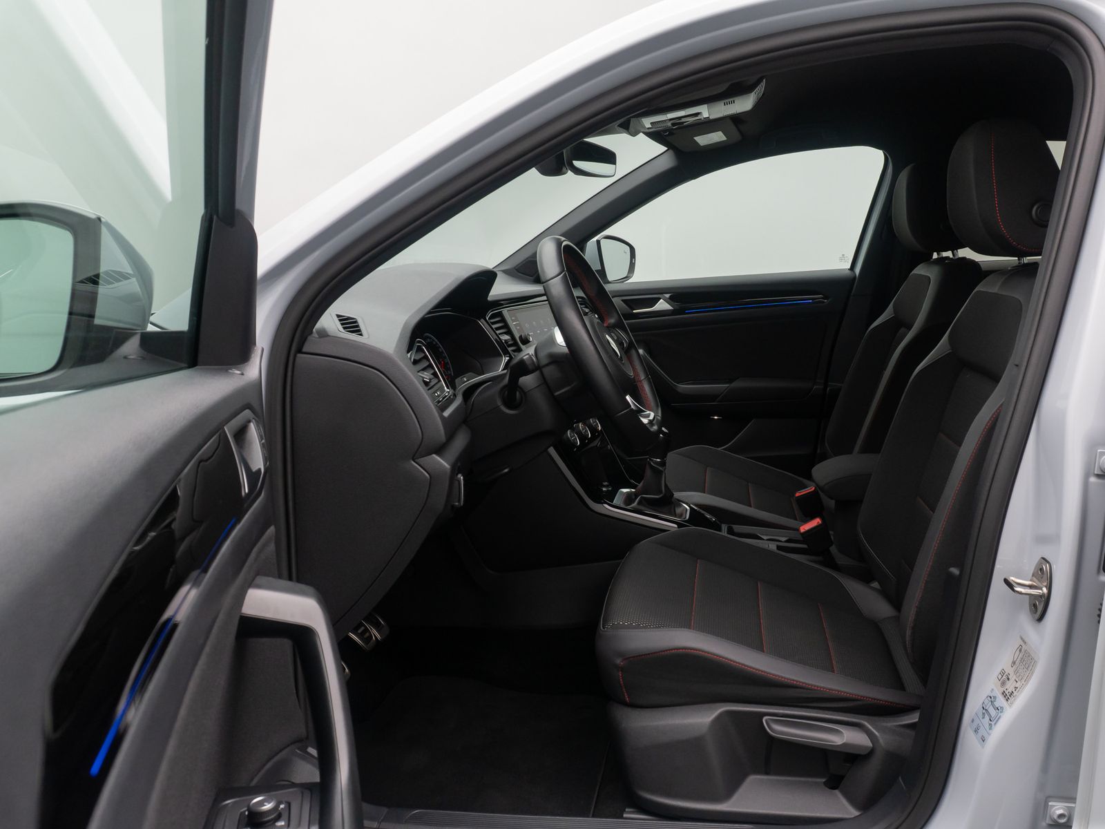 Fahrzeugabbildung Volkswagen T-Roc Sport ACC PDC HIFI Alarm FahrAssist DAB WR