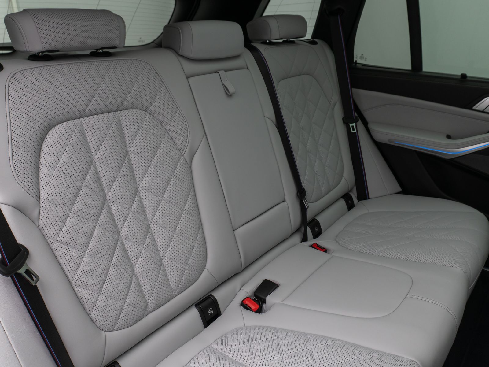 Fahrzeugabbildung BMW X5 xD50e M Sport Panorama 360°HUD DAB H/K SoftCL