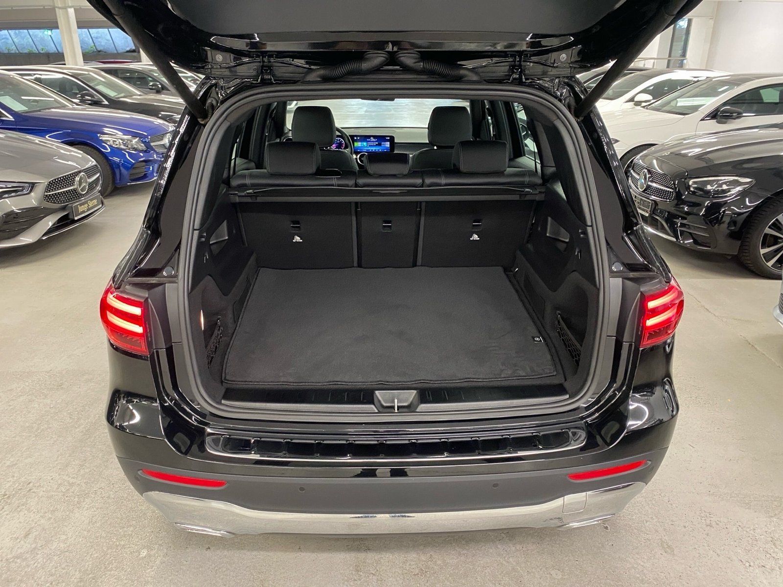 Fahrzeugabbildung Mercedes-Benz GLB 200 Progressive*LED*Kamera*CarPlay*Easy-Pack