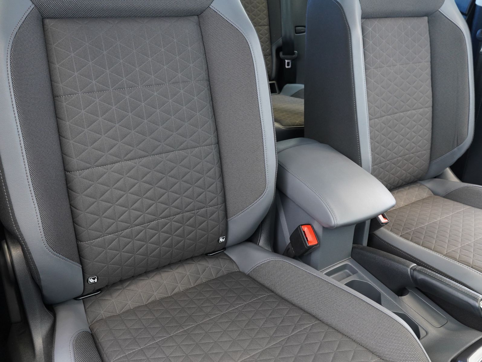 Fahrzeugabbildung Volkswagen T-Cross 1.5 TSI DSG Style R-LINE-EXTERIEUR