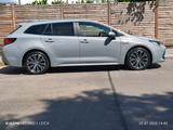 Toyota Corolla 2,0 Hybrid Team Deutsch Touring Spor... - Toyota Corolla mit Benzin-Antrieb: Kombi