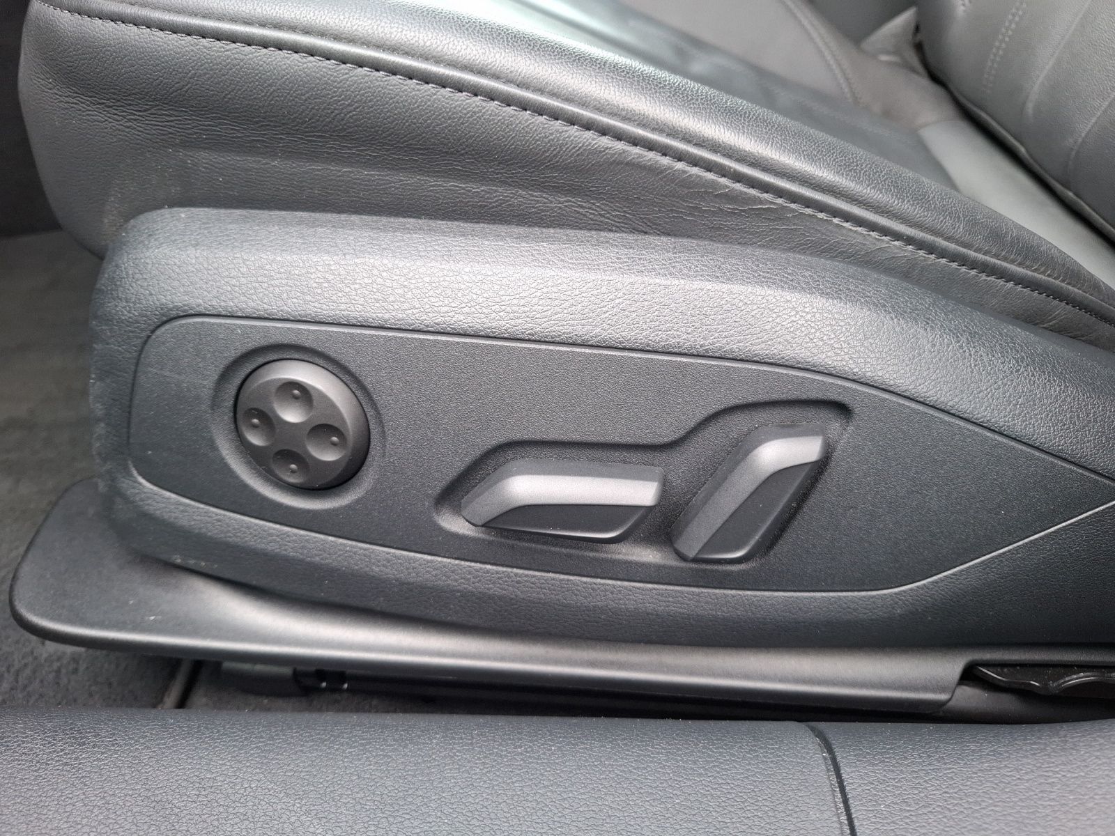 Fahrzeugabbildung Audi A4 Avant 40 TDI advanced S-tronic Navi AVC ACC P