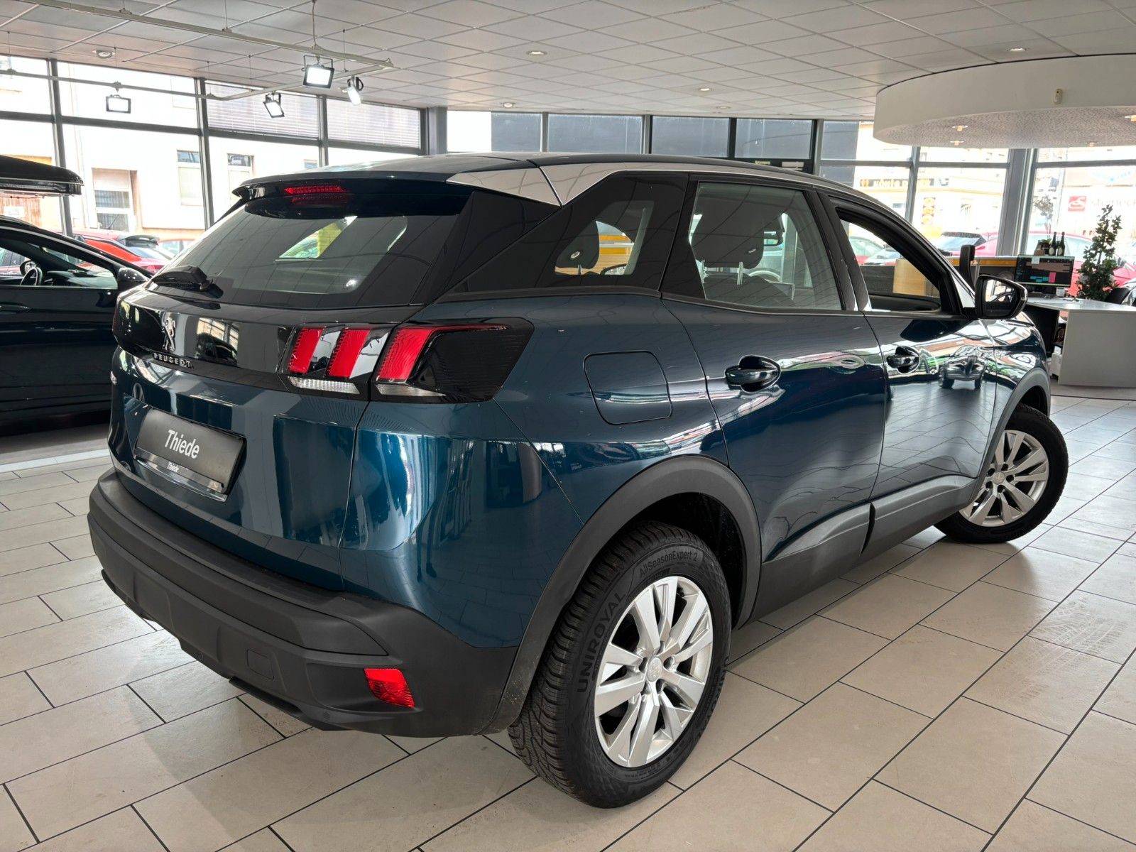 Fahrzeugabbildung Peugeot 3008 1.2T ACTIVE PACK NAVI/LED/SPORT/VIRT/PDC