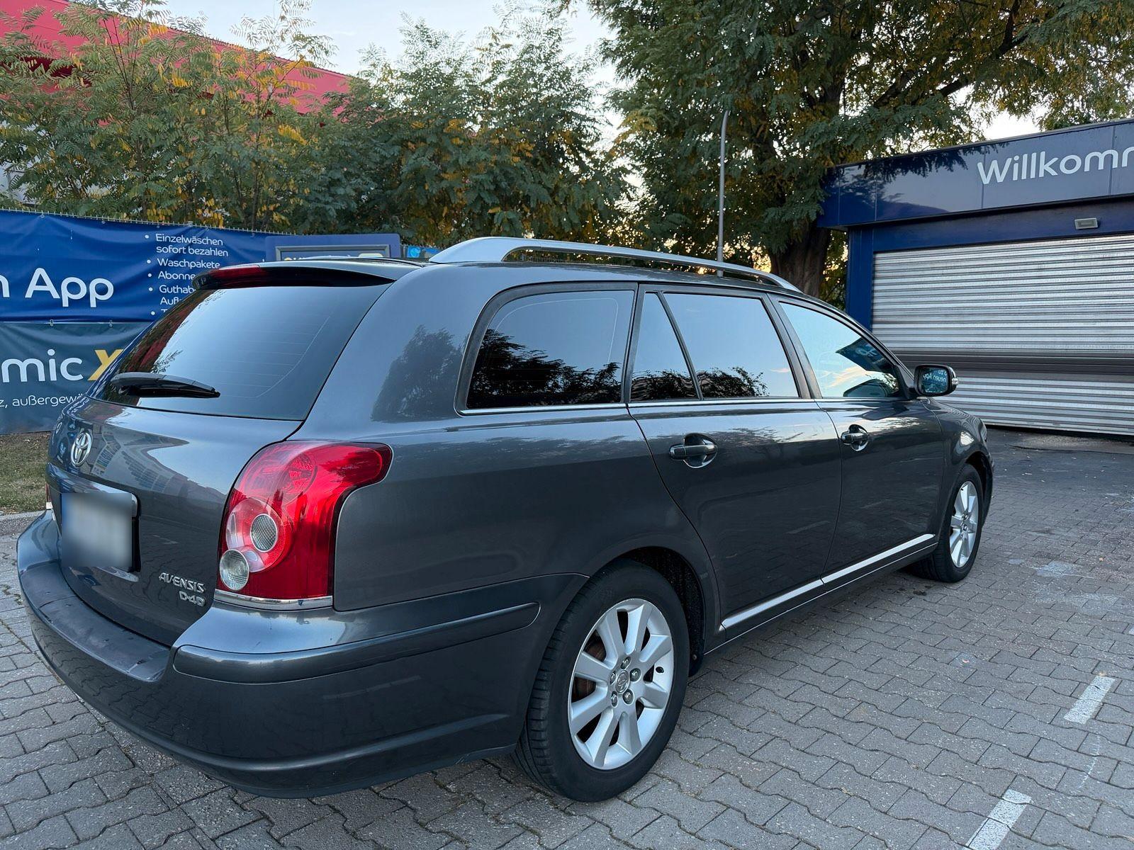 Toyota Avensis 2006 — rear view