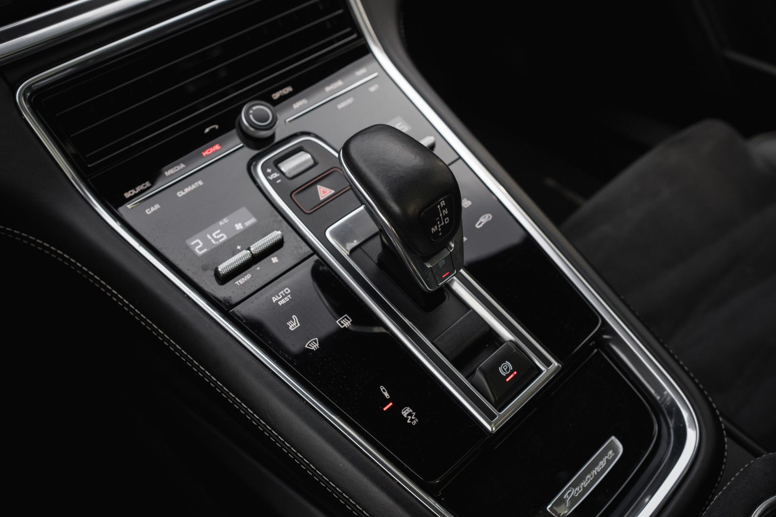 Fahrzeugabbildung Porsche Panamera Sport Turismo GTS-BOSE-Approved