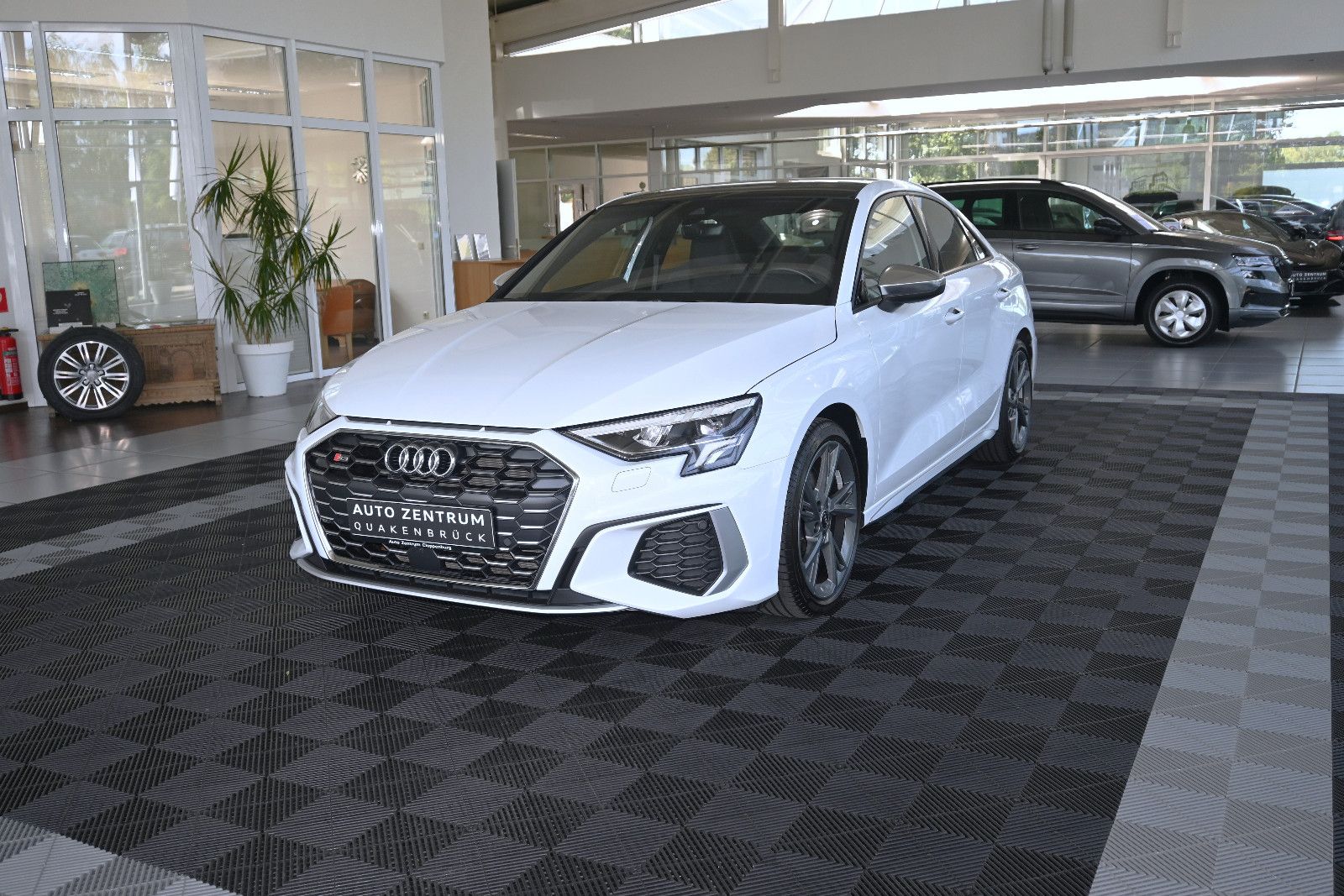 Audi S3 Lim 2.0 TFSI Panorama Virtual LED T-Leder 18" imagem 3