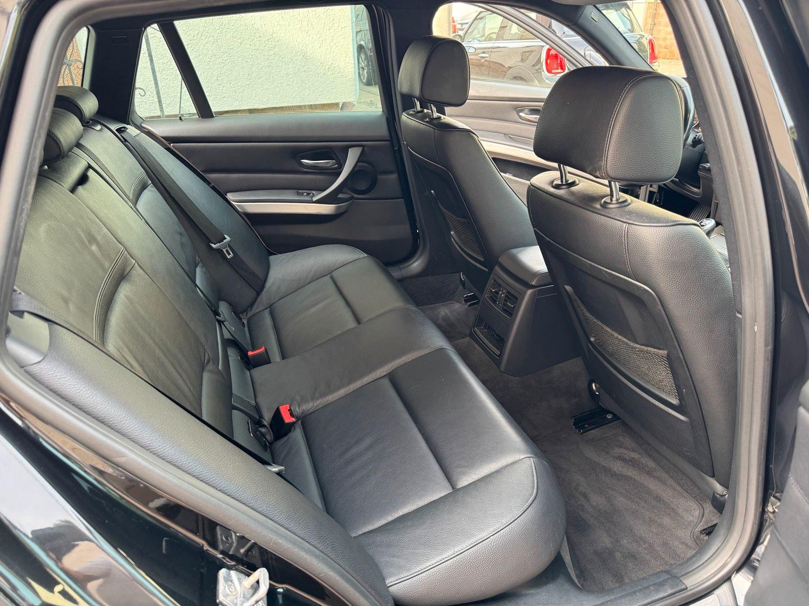 BMW 320 2011 — photo 12