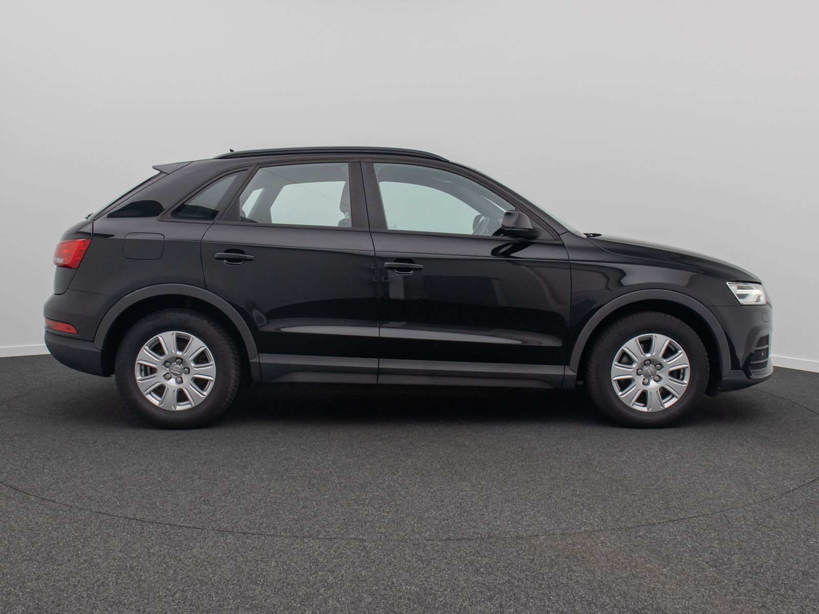 Fahrzeugabbildung Audi Q3 basis Sportsitz Xenon PDC Navi Multilenk Komf