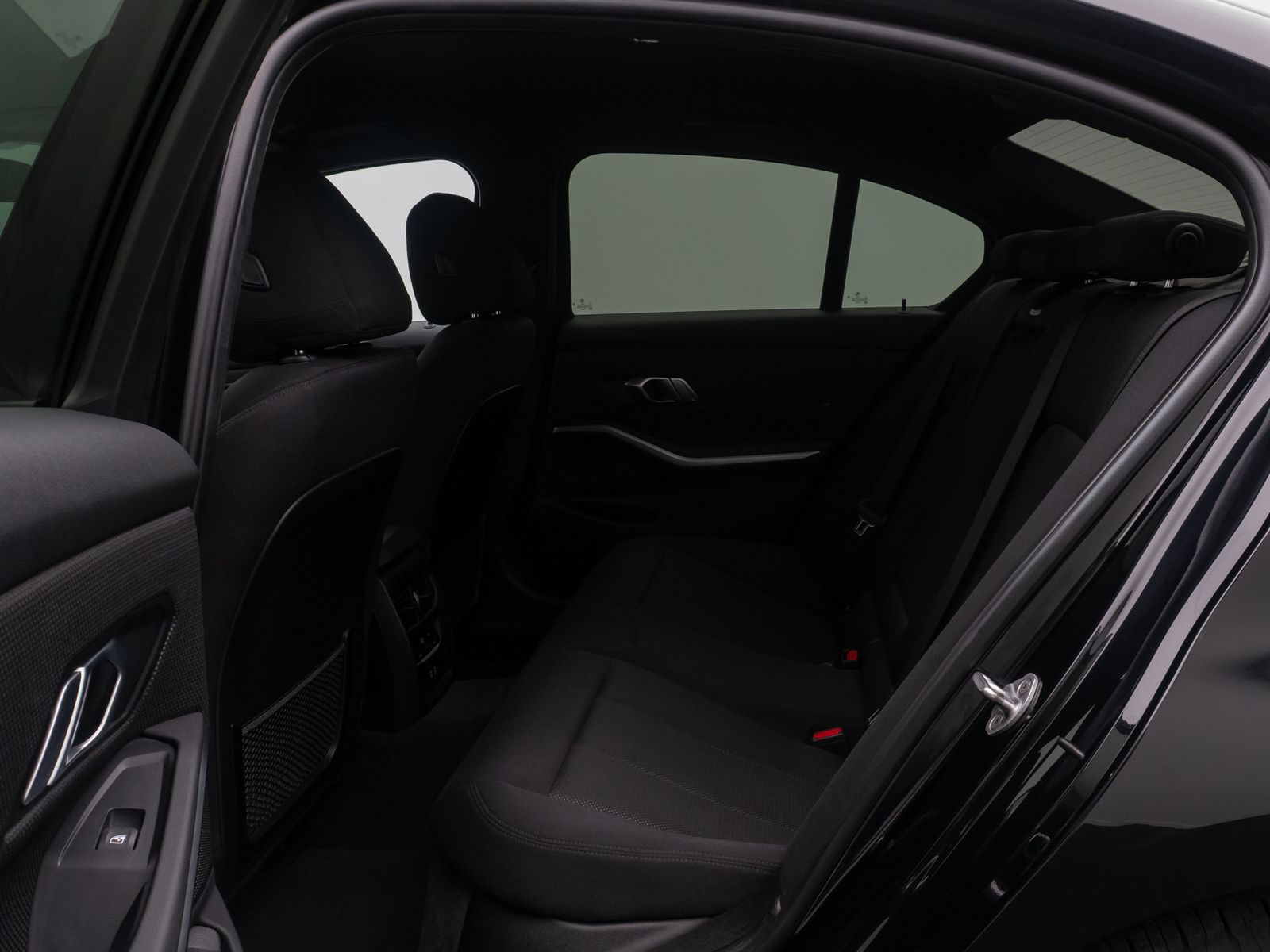 Fahrzeugabbildung BMW 318i CockpitPlus DAB GeschwindigReg Alarm HiFi