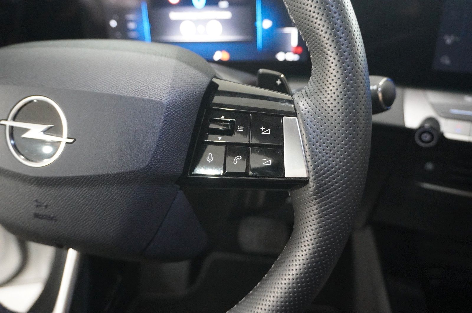 Fahrzeugabbildung Opel Astra L Lim. 1.6 HYBRID ELEGANCE NAVI/LED/KAMERA