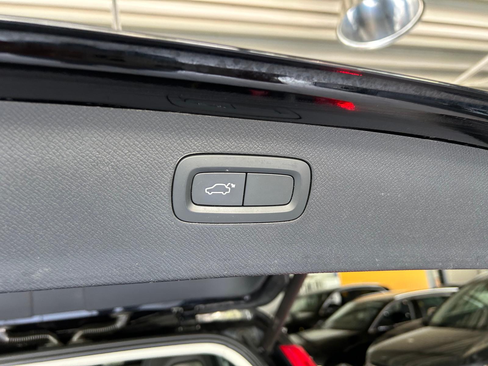 Volvo XC 90 Momentum 2WD//GARANTIE/LEDER/ALU/NAVI/PDC/