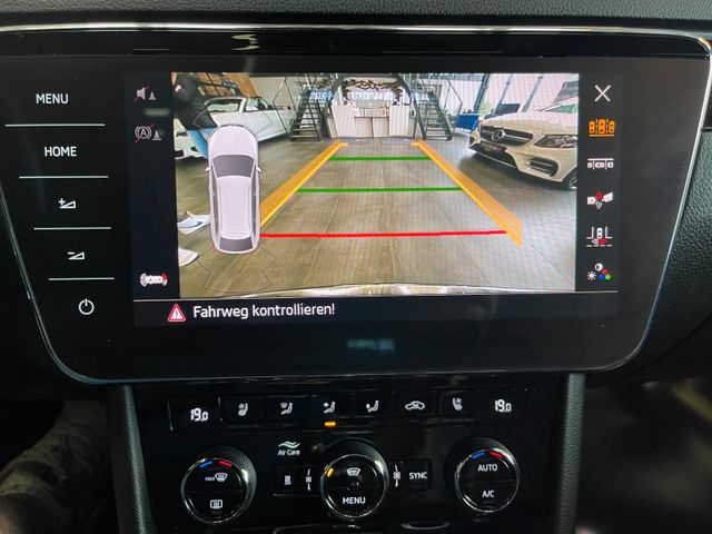 Skoda Superb Combi L&K *PANO*ACC*AHK*LEDER*NAVI*BI-XEN