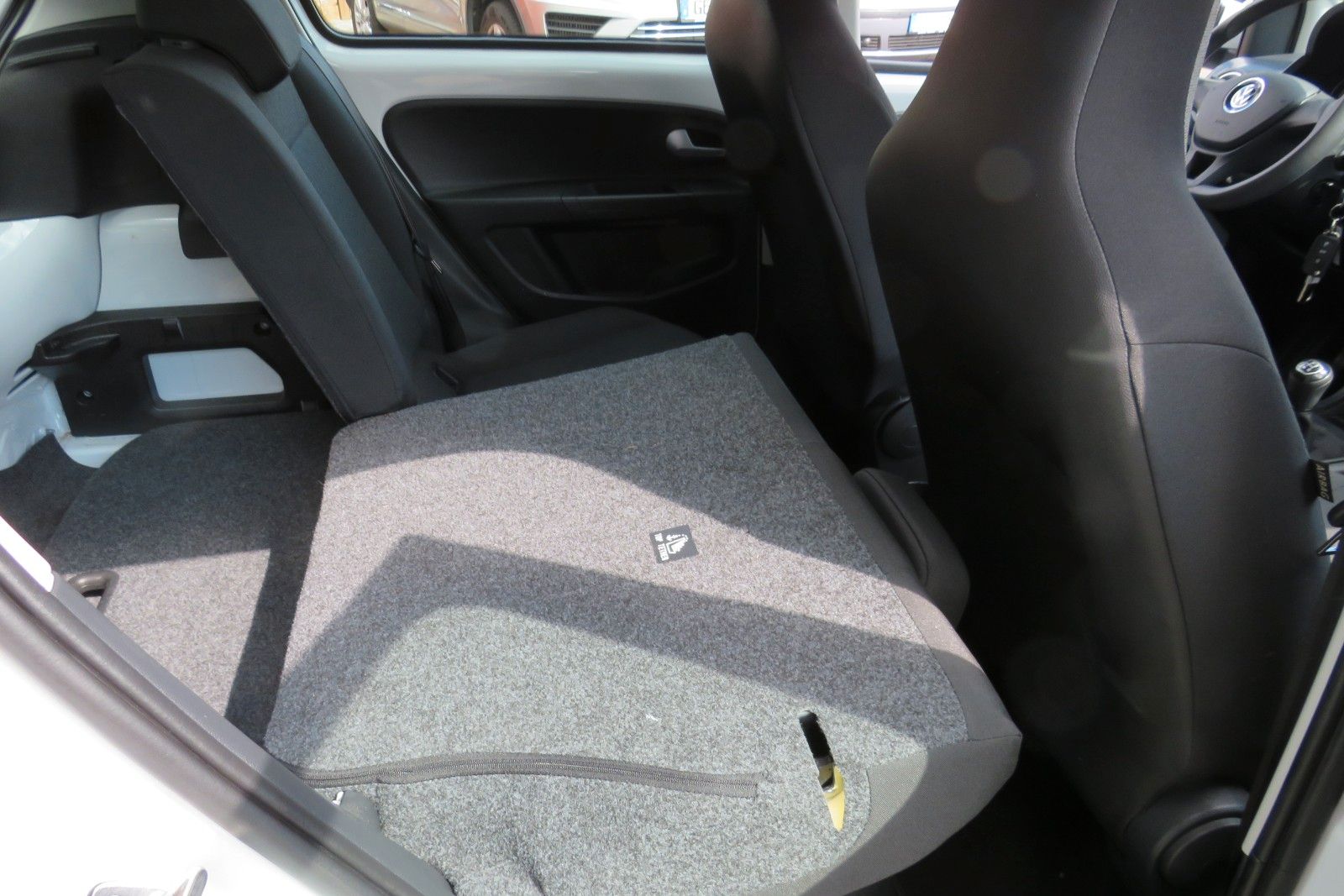 Fahrzeugabbildung Volkswagen up! 4T SITZH. GJ KLIMA TELVOR MAPS&MORE 1.HD