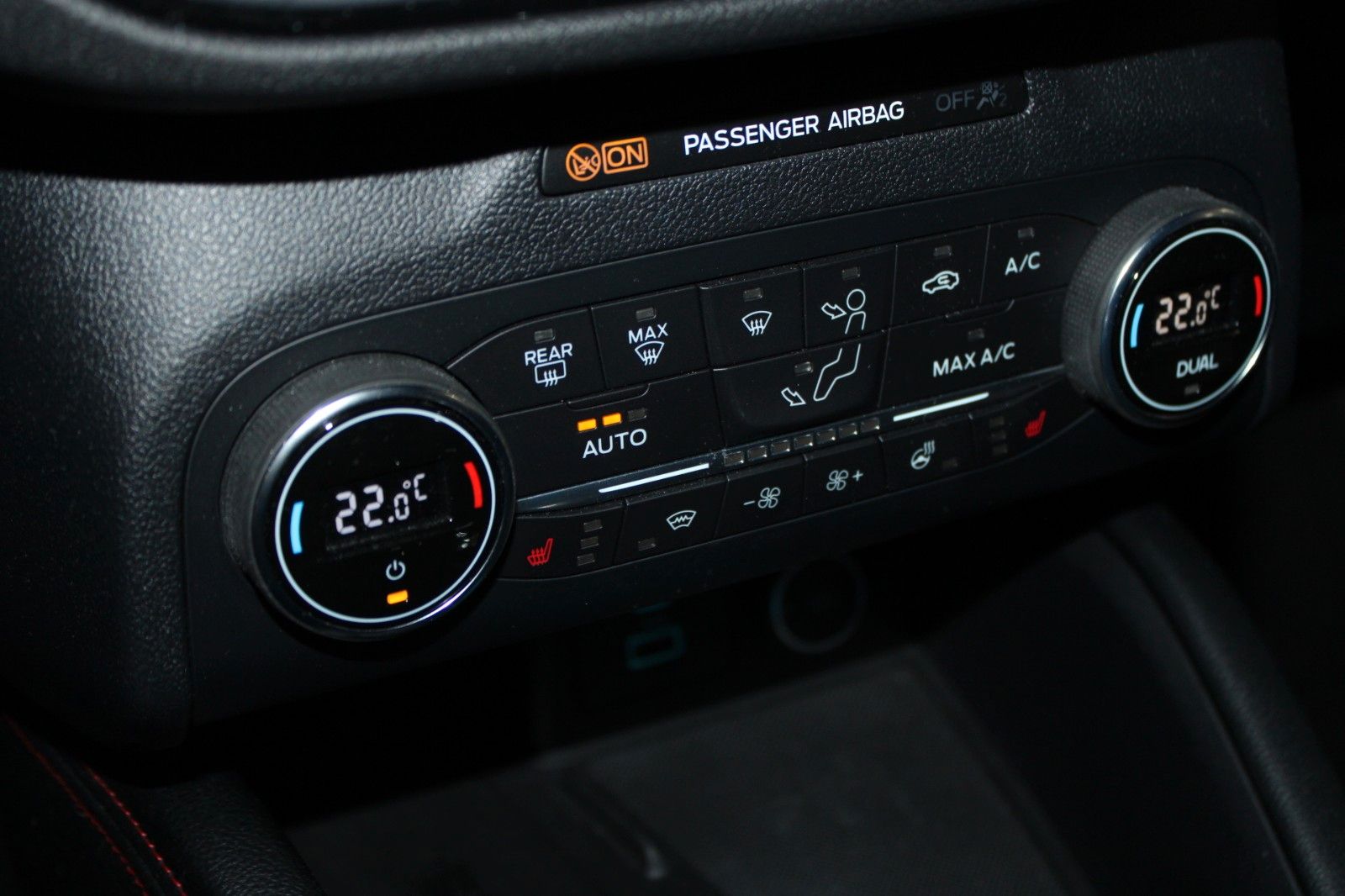 Fahrzeugabbildung Ford Kuga ST-Line X NAVI B&O 2xCAM ACC LED AHK