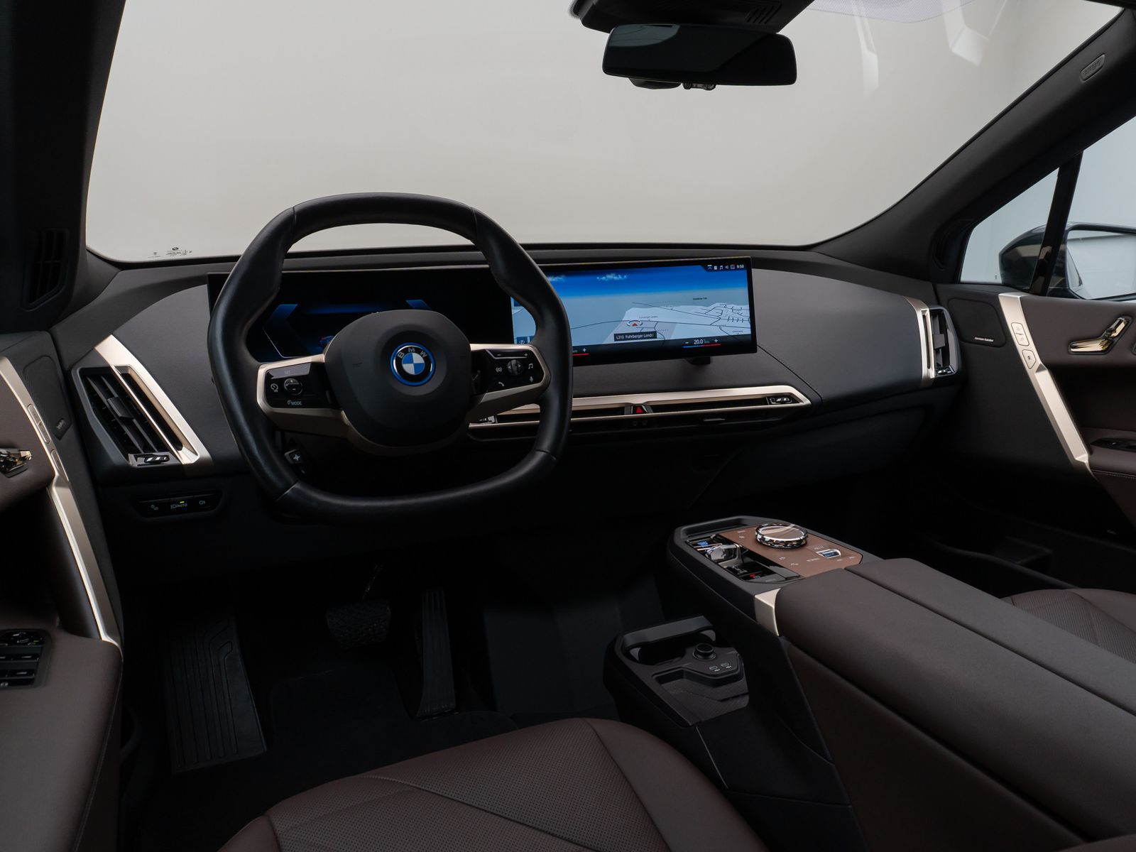 Fahrzeugabbildung BMW iX xD40 Sport DAB SoftClose SkyLounge H/K 21Zoll