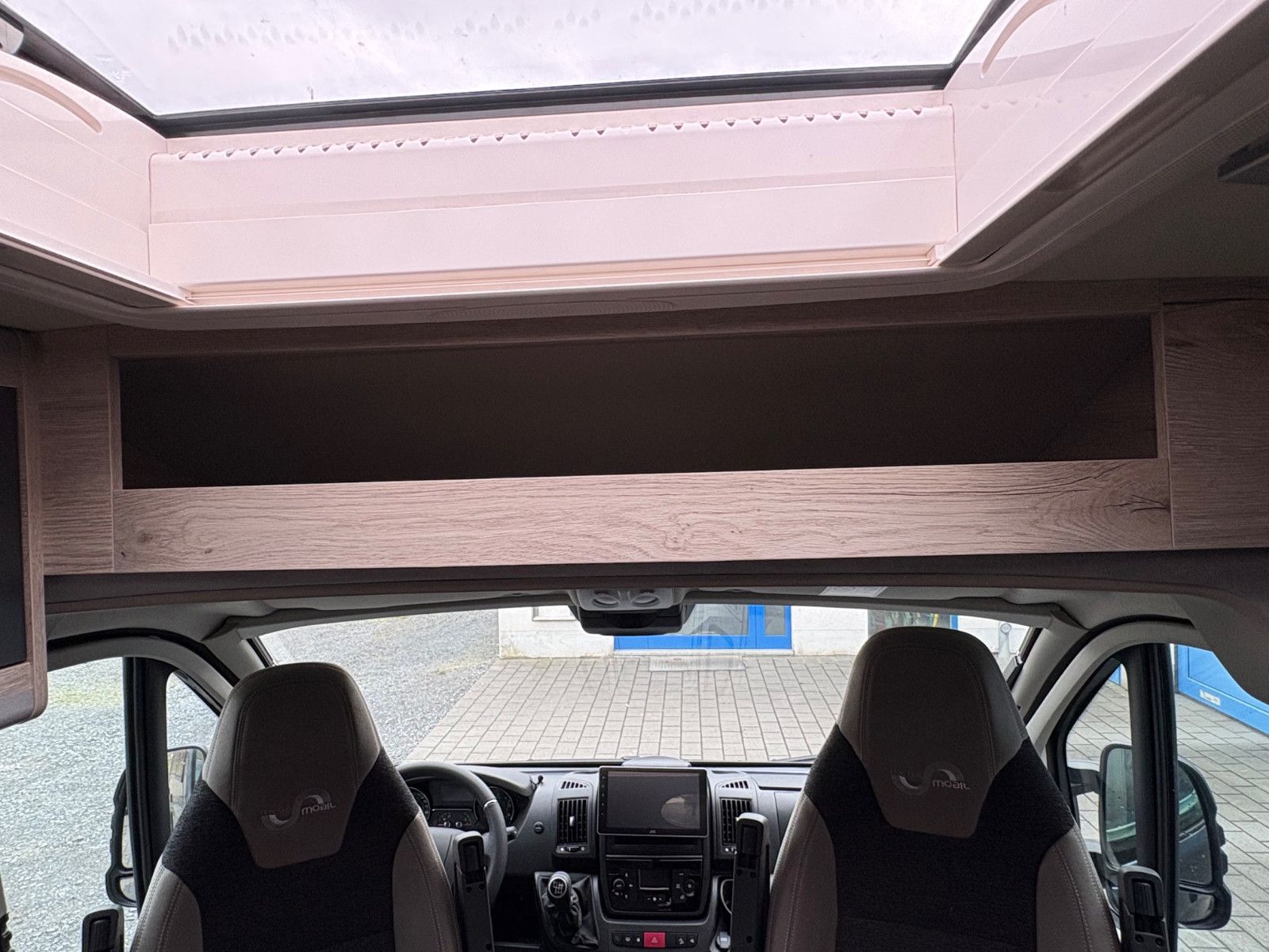 Fahrzeugabbildung MegaMobil 600 Classic - TV-Lithium-Solar-AHK-Media-18