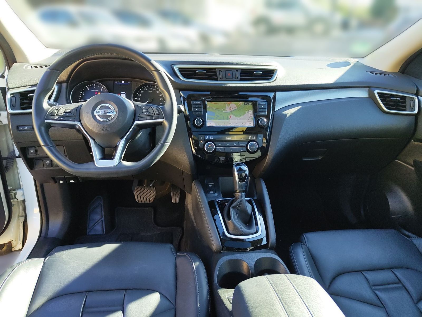 Fahrzeugabbildung Nissan Qashqai 1.3 DIG-T Akari*NAVI*360°KAMERA*SHZ*PDC