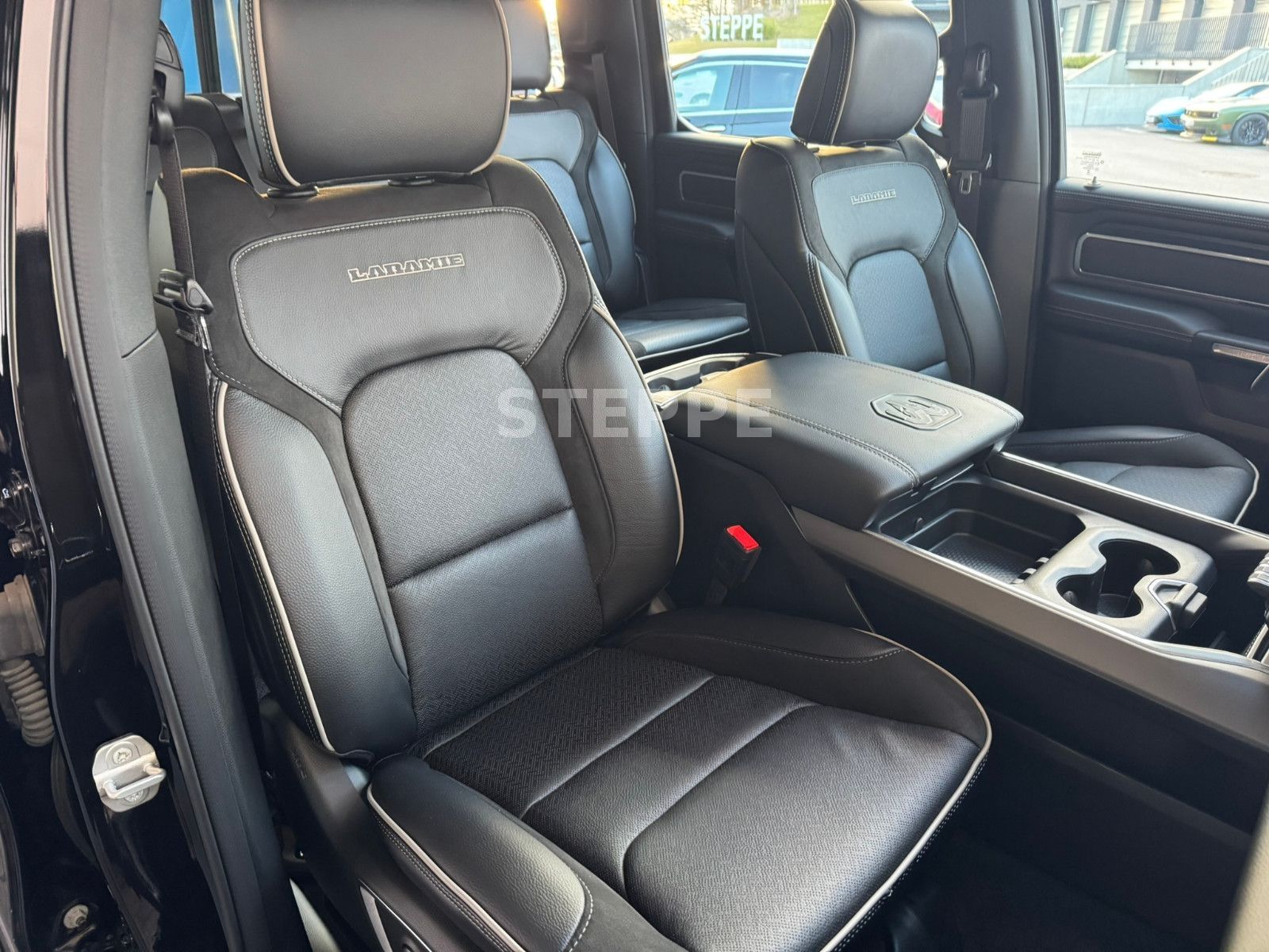 Dodge RAM 1500 5,7 V8  LARAMIE Sport Luftfed. AHK 20"