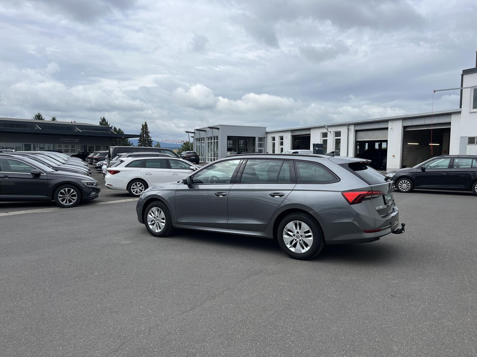 Skoda Octavia Combi 2.0 TDI DSG Blackline 141€ m.20% A