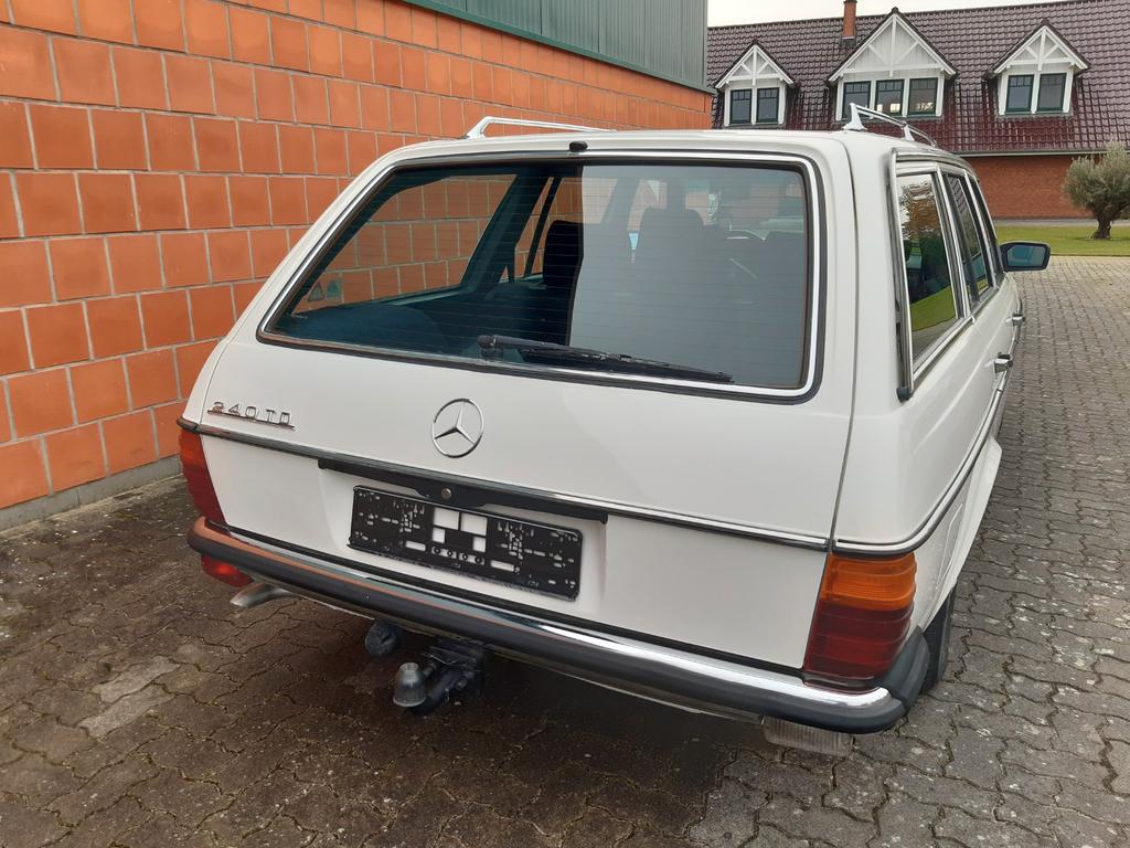 Mercedes-Benz 240